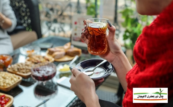 فواید و عواض خوردن چای قبل و بعد از غذا